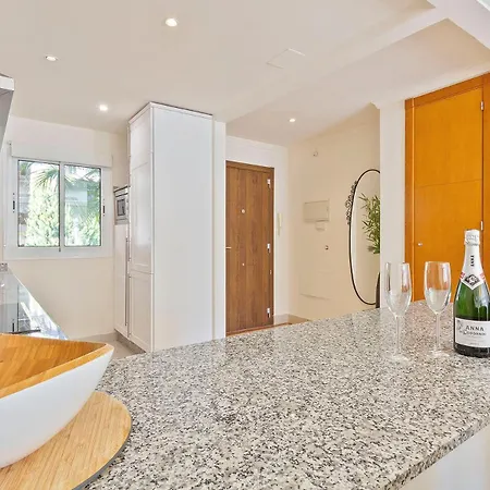 Alcam Aloha Deluxe 69 Апартаменти