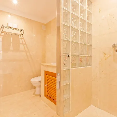 Alcam Aloha Deluxe 69 شقة